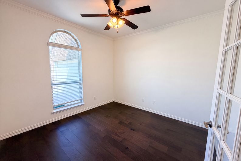 Photo 18 of 34 of 4305 Curlew Ln, Garland, TX