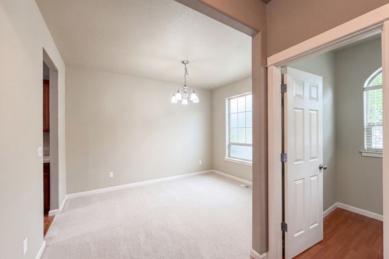 Photo 7 of 23 of 1724 SW Willowview Ter, Beaverton, OR