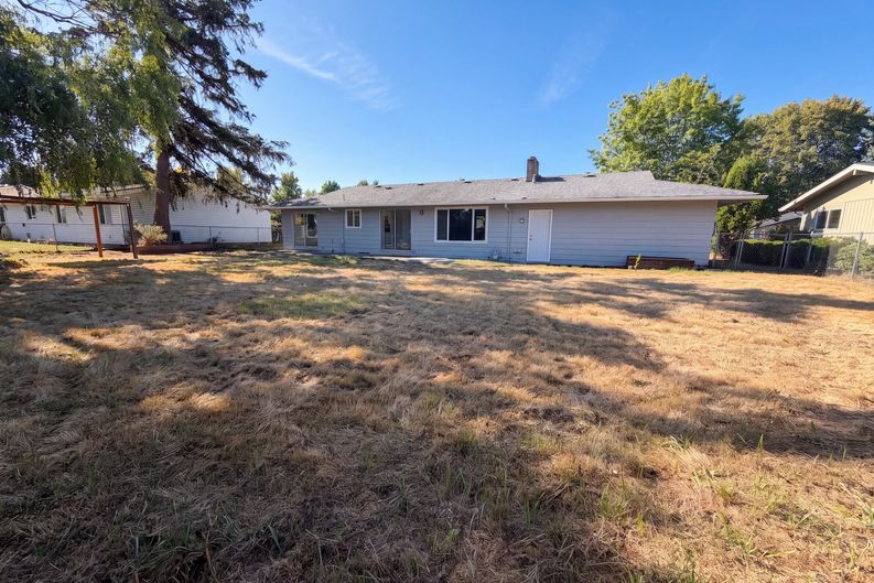 Photo 5 of 23 of 1573 NE Barberry Dr, Hillsboro, OR