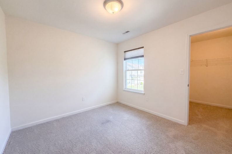 Photo 13 of 20 of 5128 Suson Ridge Dr, Saint Louis, MO