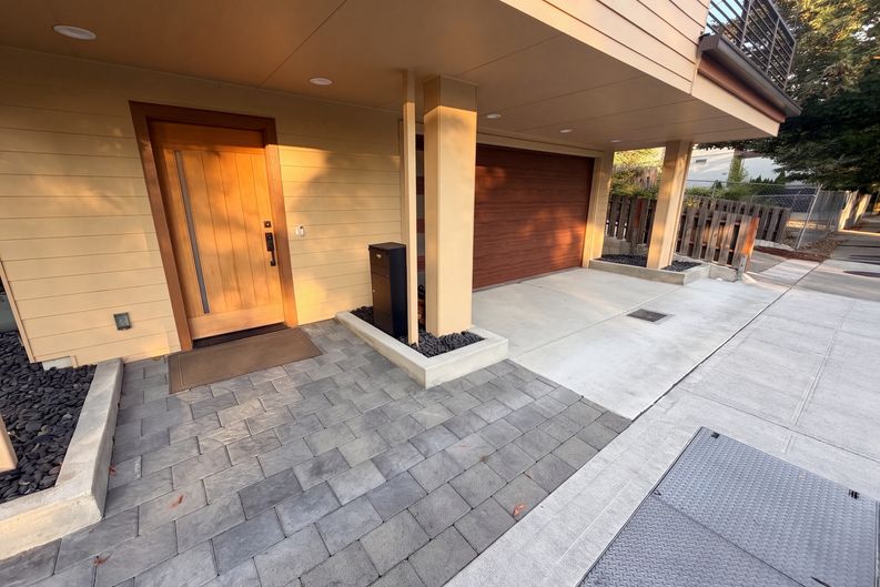 Photo 16 of 21 of 3009 Harbor Ave SW, Seattle, WA