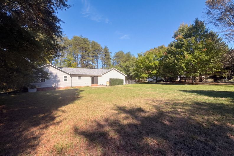 Photo 26 of 31 of 8507 Deer Path Ct, Stokesdale, NC