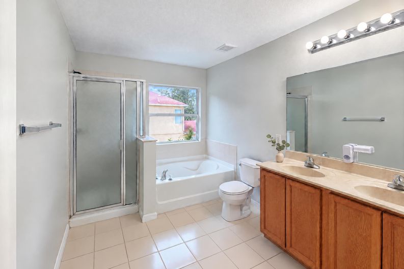 Photo 11 of 26 of 2474 Mallow Oak Ct, Apopka, FL