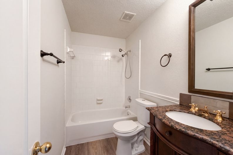 Photo 15 of 19 of 7001 Edmundson Dr, Arlington, TX
