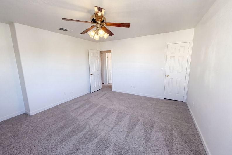 Photo 25 of 41 of 1917 Altivo Dr, Henderson, NV