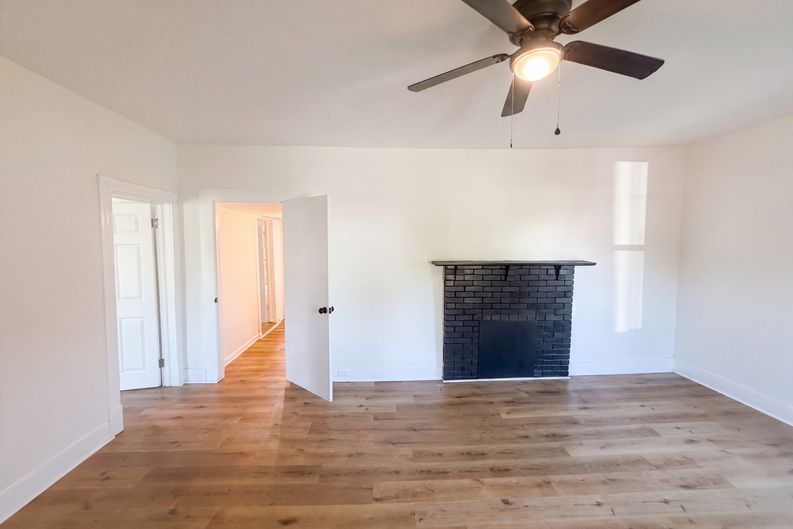 Photo 3 of 17 of 603 Cranbrook St, Greensboro, NC