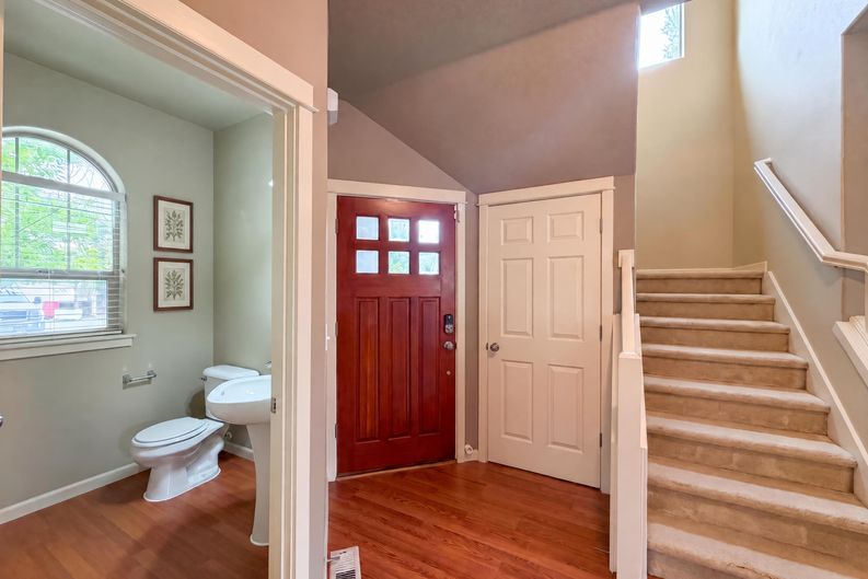 Photo 10 of 23 of 1724 SW Willowview Ter, Beaverton, OR