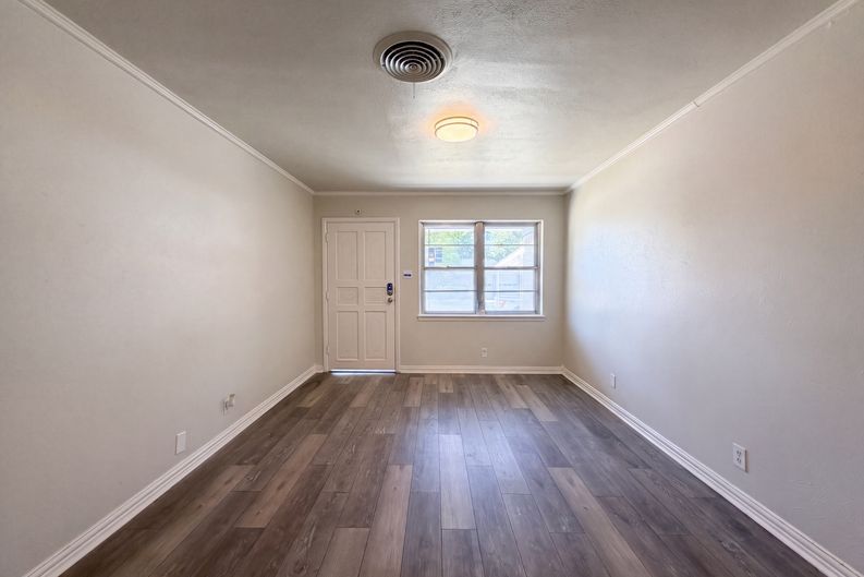 Photo 7 of 25 of 5421 Bonnie Wayne St, Haltom City, TX