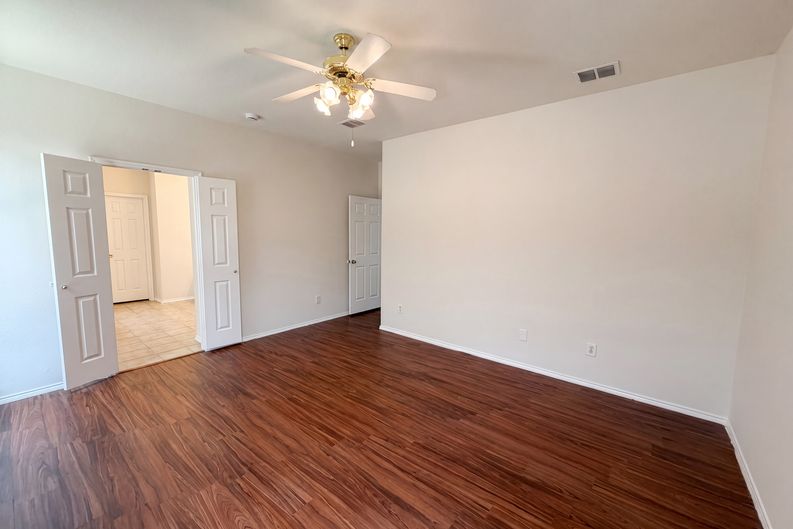 Photo 4 of 22 of 1202 McCormick St, Garland, TX