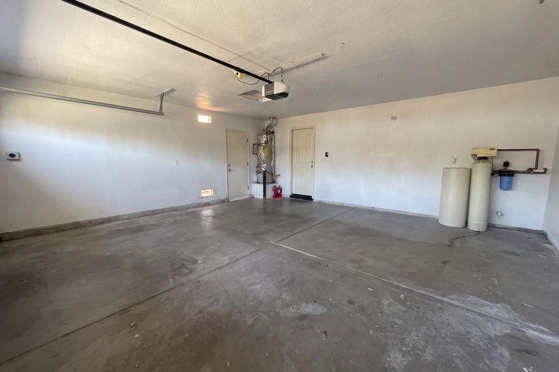Photo 11 of 21 of 2520 Meadowgate Dr, Riverbank, CA