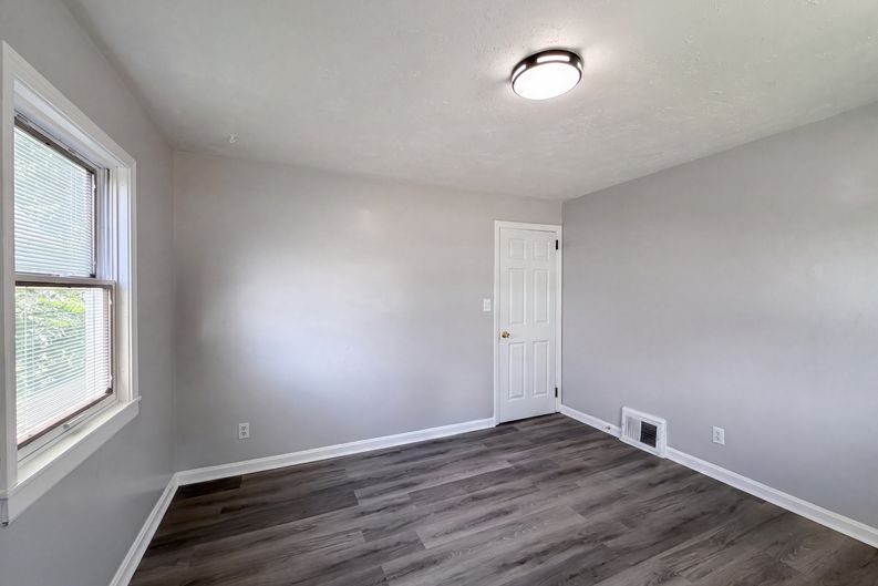 Photo 10 of 18 of 7425 Martin St, Cincinnati, OH