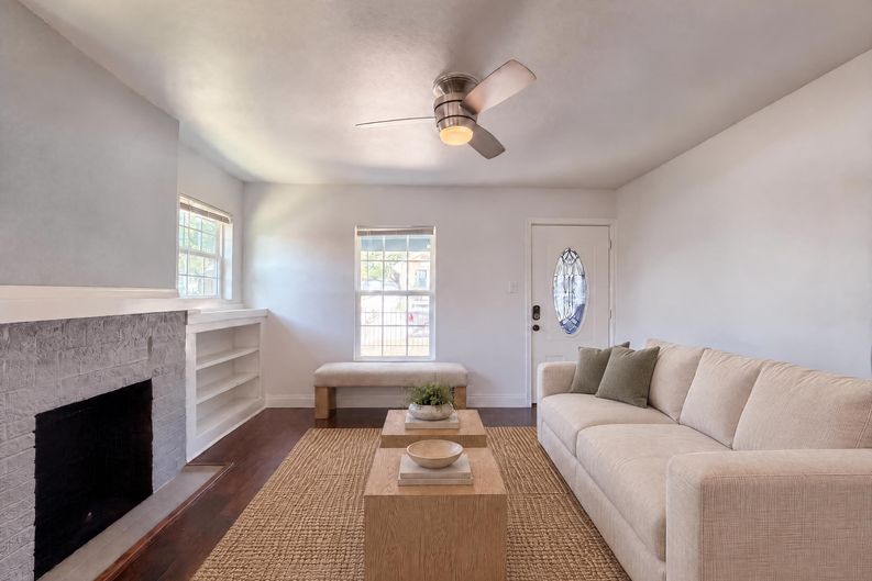 Photo 7 of 17 of 2832 Avenue I, Fort Worth, TX