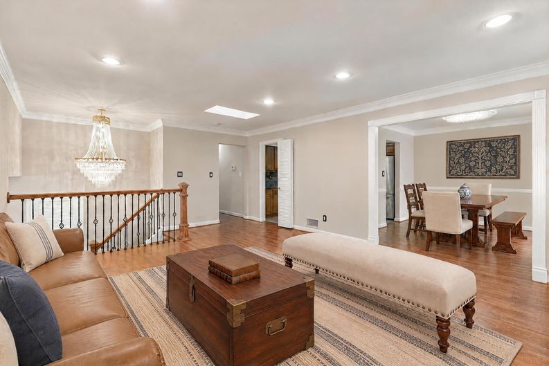 Photo 6 of 20 of 8706 Braeburn Dr, Annandale, VA