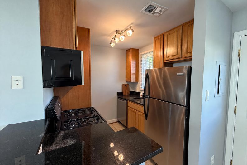 Photo 6 of 20 of 6940 Hawthorne St, Hyattsville, MD