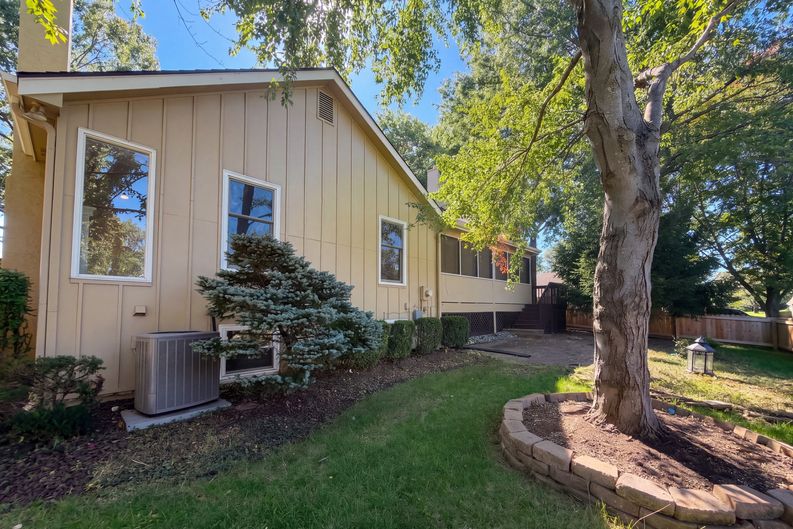 Photo 43 of 47 of 12600 Pawnee Ln, Leawood, KS