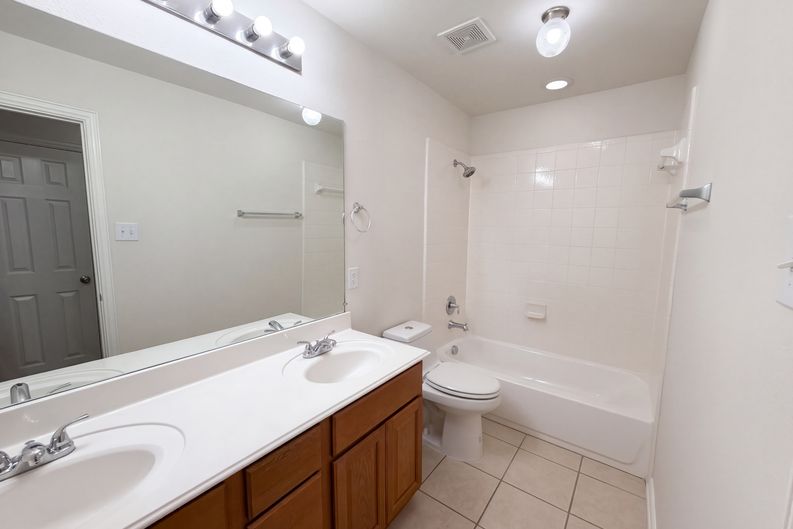 Photo 23 of 32 of 2030 Uvalde Dr, Forney, TX