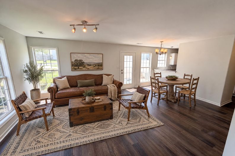 Photo 3 of 21 of 3831 Mohawk Ct, Charlotte, NC