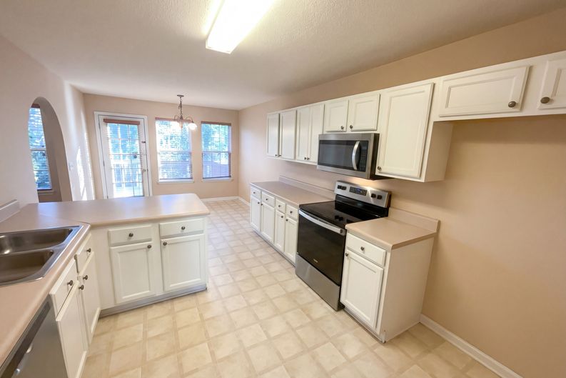Photo 8 of 24 of 3062 Crest Ridge Cir SW, Marietta, GA