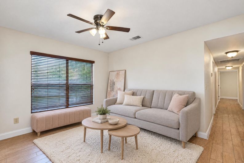 Photo 8 of 27 of 3205 W Rogers Ave, Tampa, FL