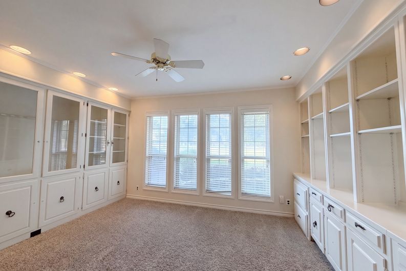 Photo 13 of 30 of 3111 Collard Rd, Arlington, TX
