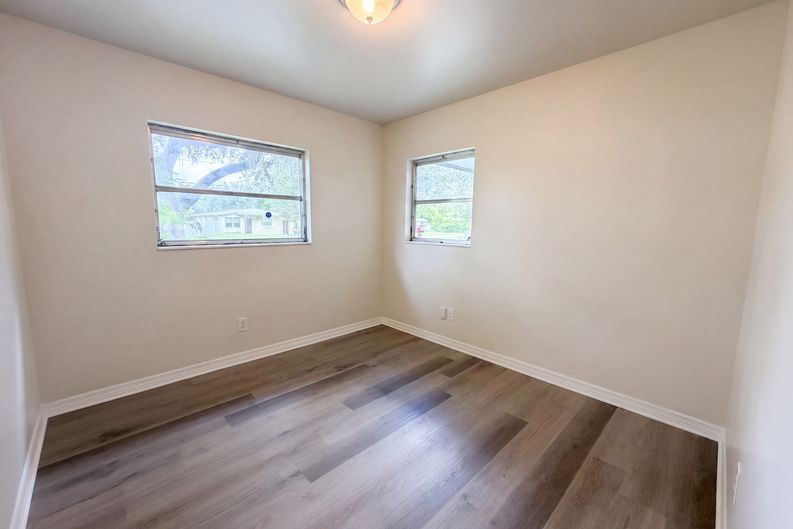 Photo 5 of 17 of 7117 N 50th St, Tampa, FL