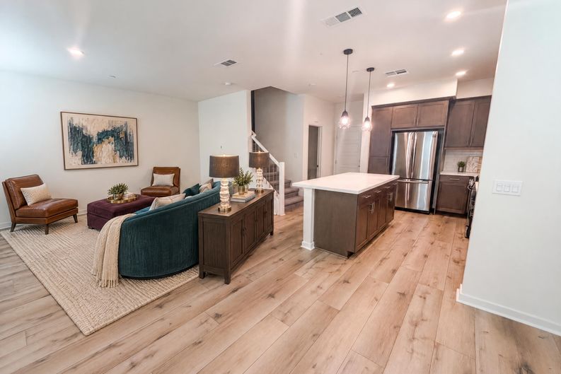 Photo 3 of 21 of 573 Winchester Dr, Oxnard, CA