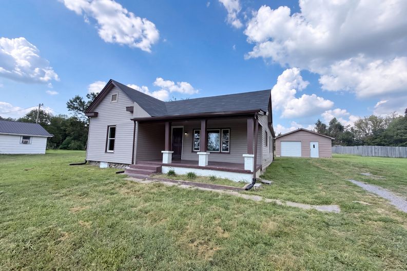Photo 11 of 13 of 2545 W Mount Vernon Rd, Bethpage, TN