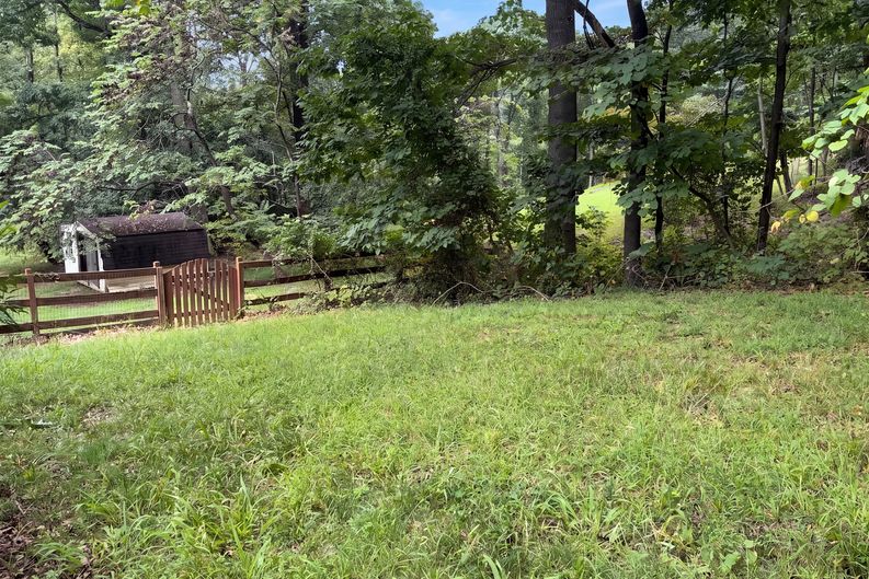 Photo 32 of 37 of 542 Jonathan Rd, Linden, VA