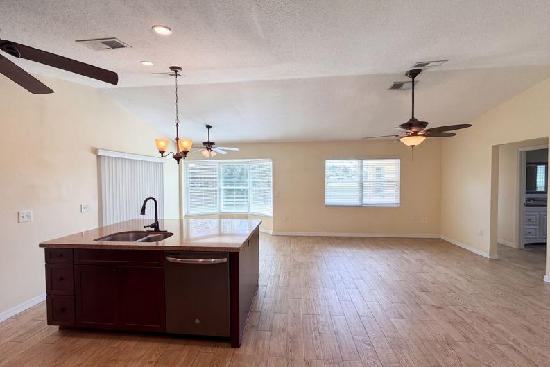 Photo 9 of 44 of 4573 Bayridge Ct, Spring Hill, FL