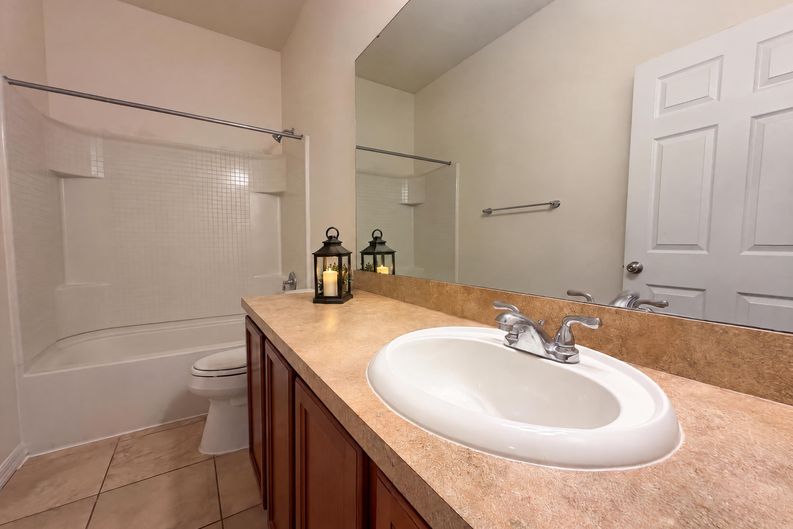 Photo 21 of 47 of 1416 Hickory View Cir, Parrish, FL