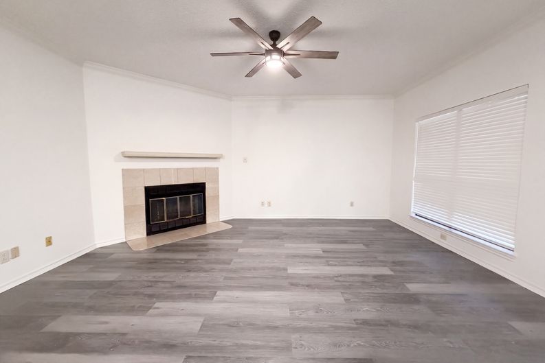 Photo 3 of 17 of 5836 Westhaven Dr, Fort Worth, TX