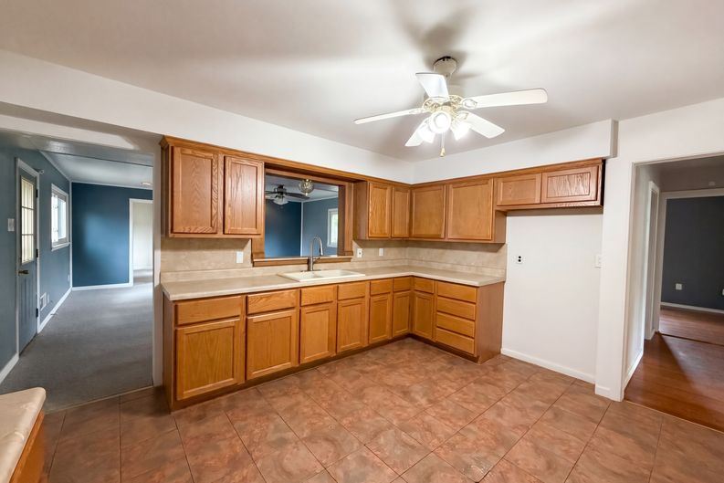 Photo 13 of 21 of 1607 N 17th St, Belleville, IL