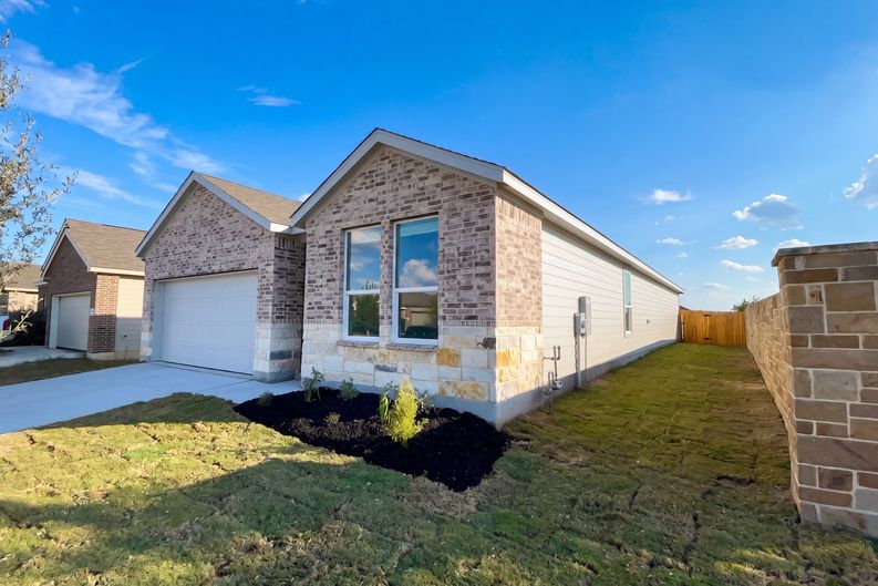 Photo 3 of 36 of 14824 Berkshire Way, San Antonio, TX