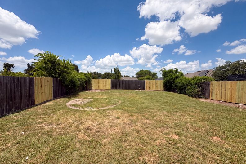 Photo 13 of 16 of 2512 Saulsbury Dr, Temple, TX