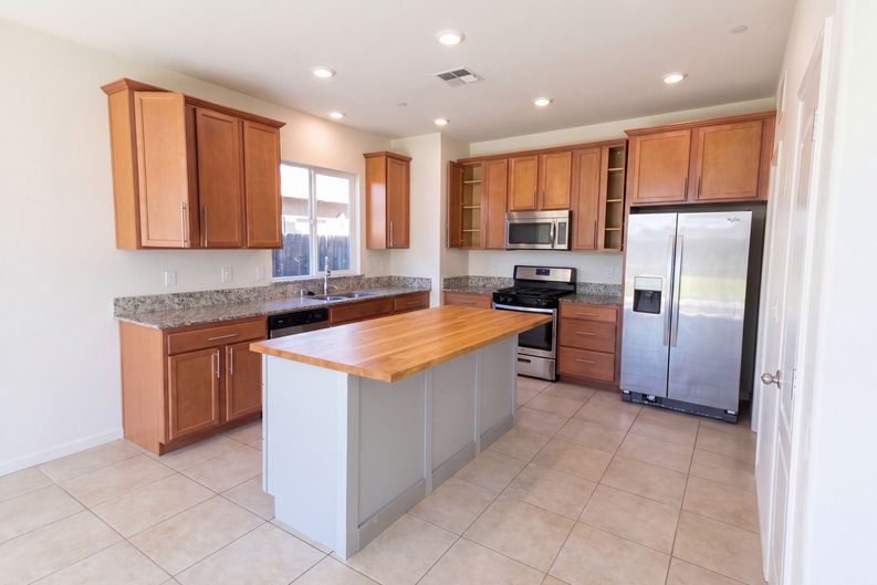 Photo 6 of 24 of 5578 E Eugenia Ave, Fresno, CA