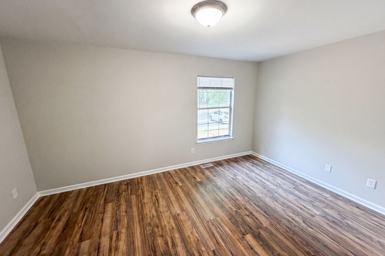 Photo 14 of 19 of 4037 Briarhill Dr, Charlotte, NC