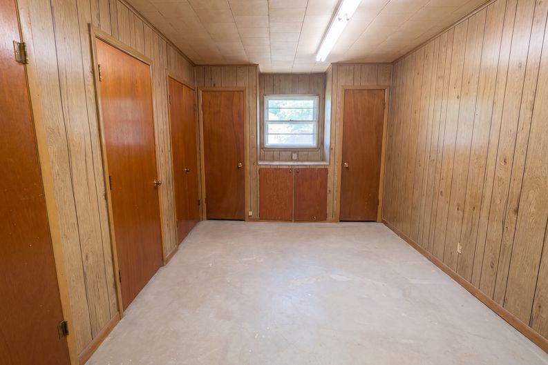 Photo 14 of 20 of 421 N 3rd St, Jacksboro, TX
