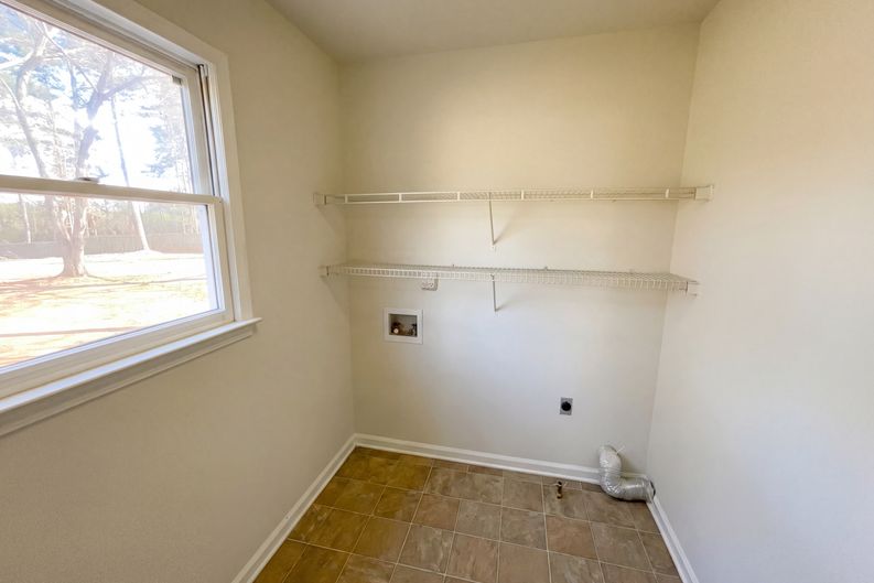 Photo 13 of 28 of 1012 Crown Corners Dr, McDonough, GA