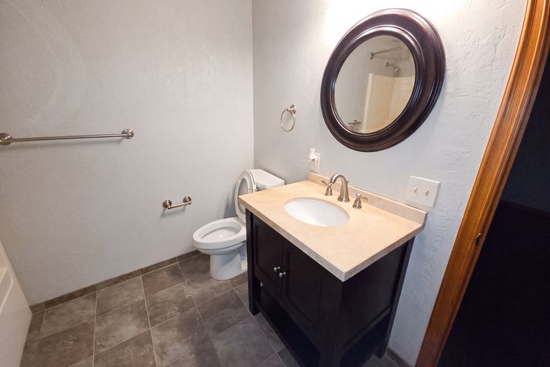 Photo 12 of 30 of 945 N Woodridge Ct, Wichita, KS