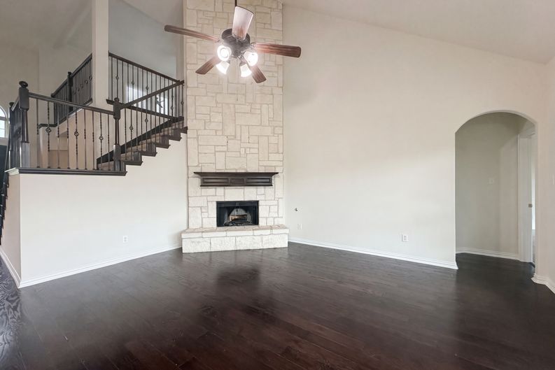 Photo 3 of 17 of 1421 Caruth Ln, Celina, TX