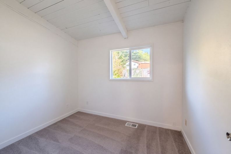 Photo 4 of 17 of 19495 SW Southview St, Beaverton, OR
