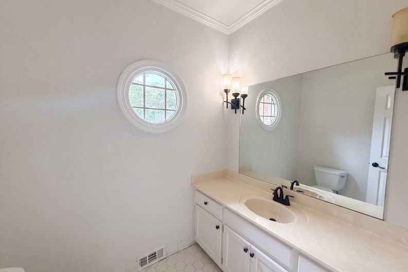 Photo 15 of 26 of 4342 Trotters Way Dr, Snellville, GA