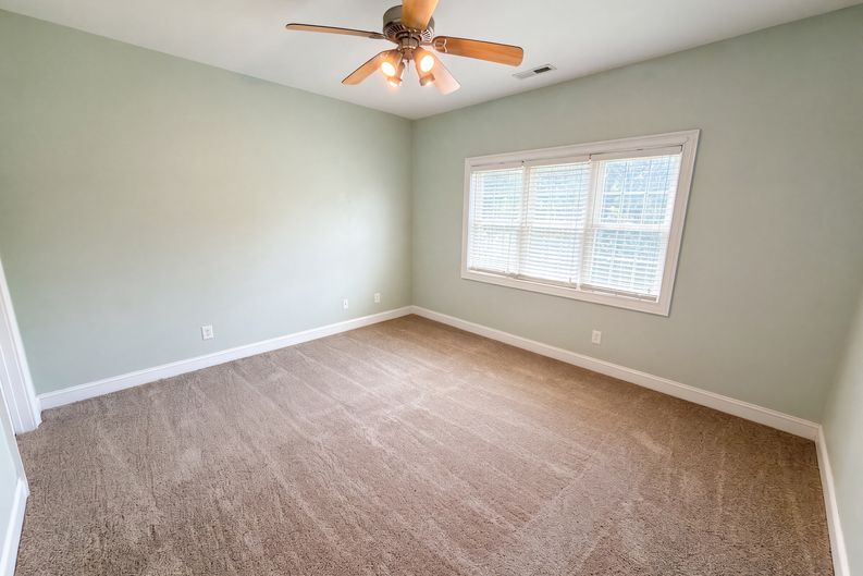 Photo 9 of 22 of 9721 Arlington Oaks Dr, Charlotte, NC