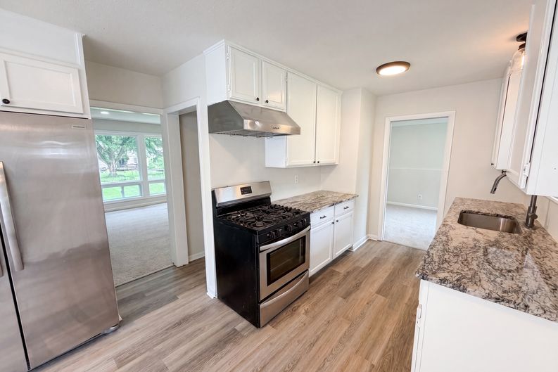 Photo 6 of 27 of 1695 Abell St, Maplewood, MN