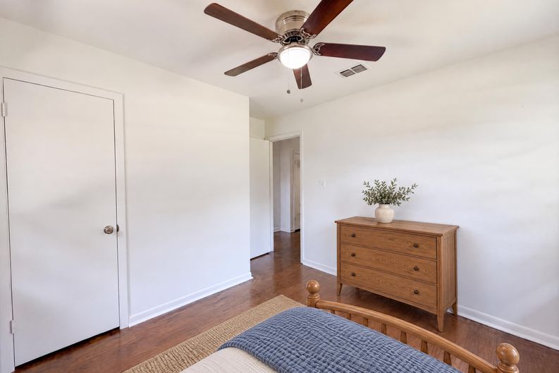 Photo 13 of 16 of 1213 S Ridgeway Dr, Cleburne, TX