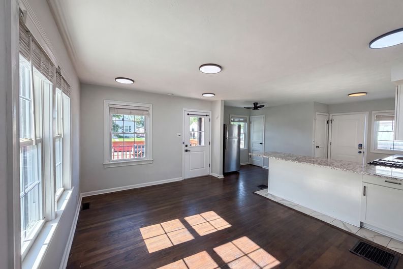 Photo 3 of 17 of 2310 Calhoun St, Indianapolis, IN