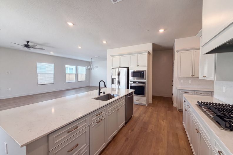 Photo 8 of 17 of 2246 N Marion Ave, Clovis, CA