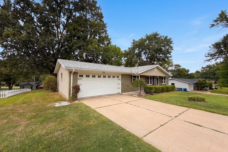 Photo 17 of 19 of 1621 Christy Dr, Saint Charles, MO