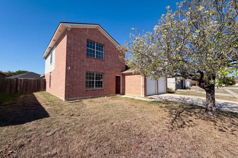 Photo 7 of 19 of 9822 Autumn Holw, Converse, TX