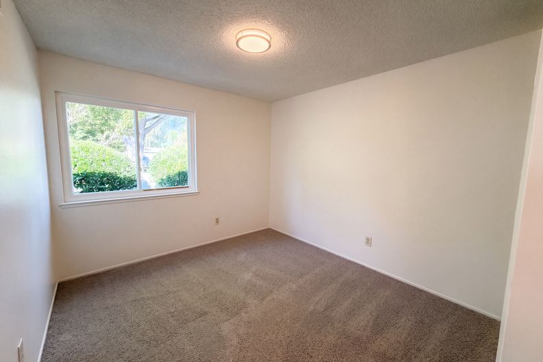 Photo 18 of 36 of 6800 Havenhurst Dr, Sacramento, CA